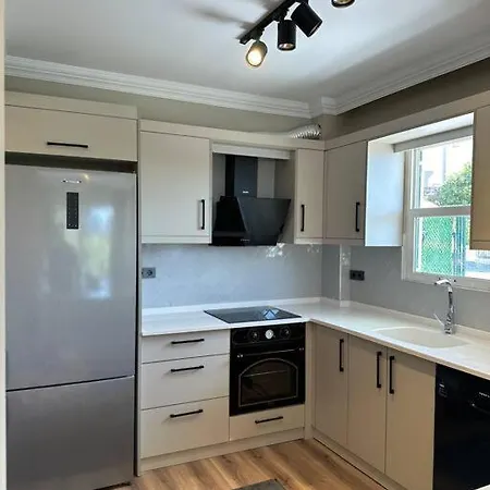 Вилла Elegant In 5 Min Walk To Sea & Center *