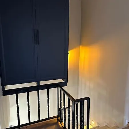 Вилла Elegant In 5 Min Walk To Sea & Center *