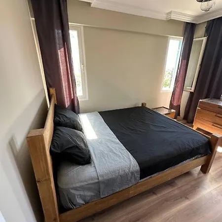 Вилла Elegant In 5 Min Walk To Sea & Center *