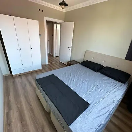 Villa Elegant In 5 Min Walk To Sea & Center