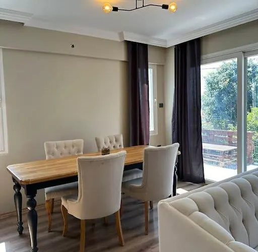 Elegant In 5 Min Walk To Sea & Center Villa Kusadası