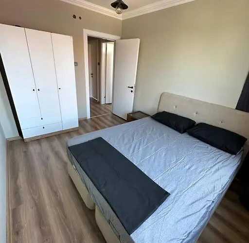 Villa Elegant In 5 Min Walk To Sea & Center