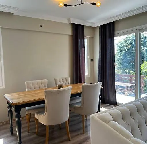 Villa Elegant In 5 Min Walk To Sea & Center